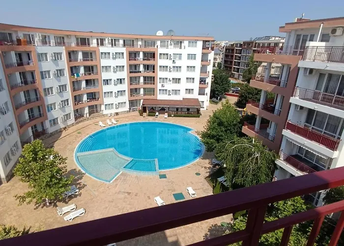 Апартамент Riviera Равда